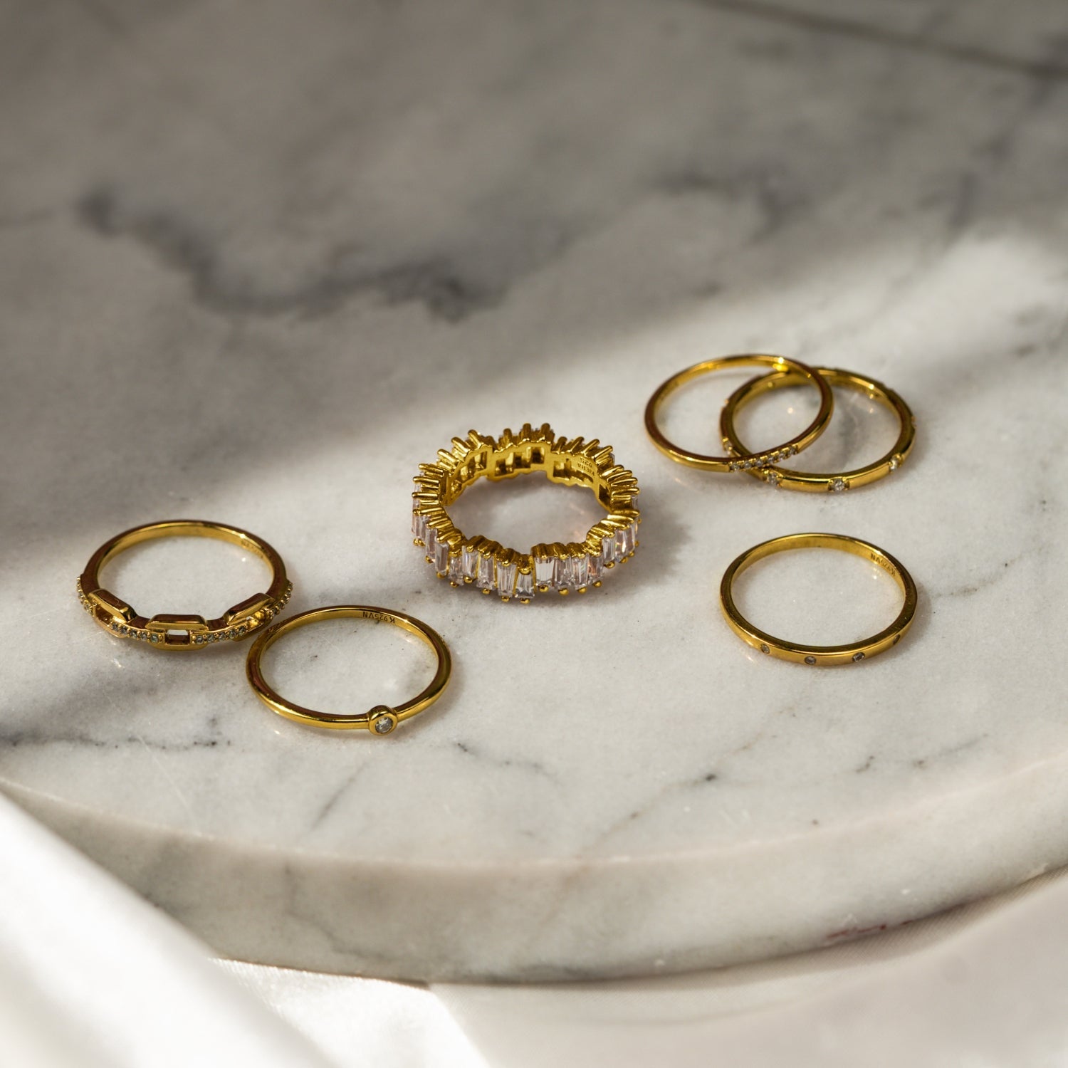 Pavé-linked Ring