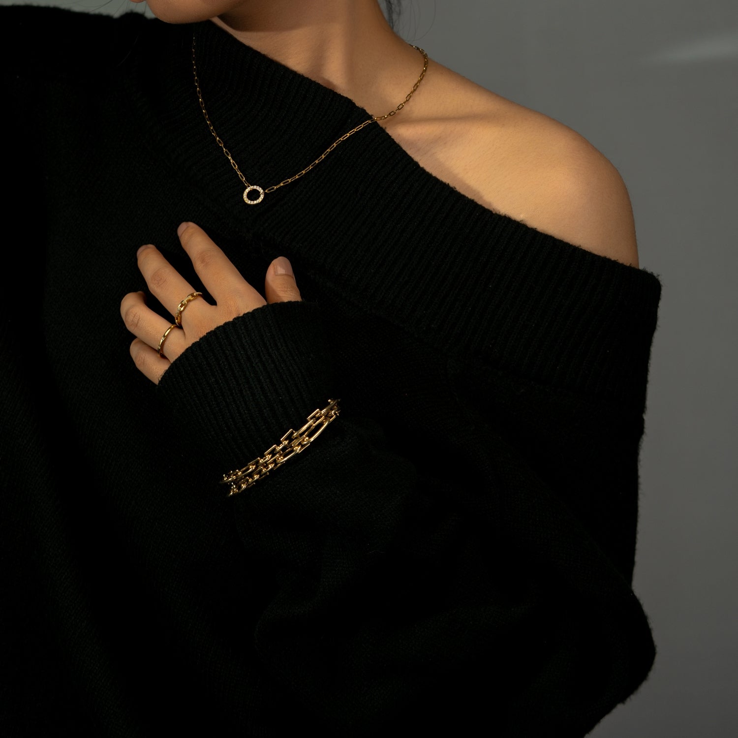 Pavé-linked Ring