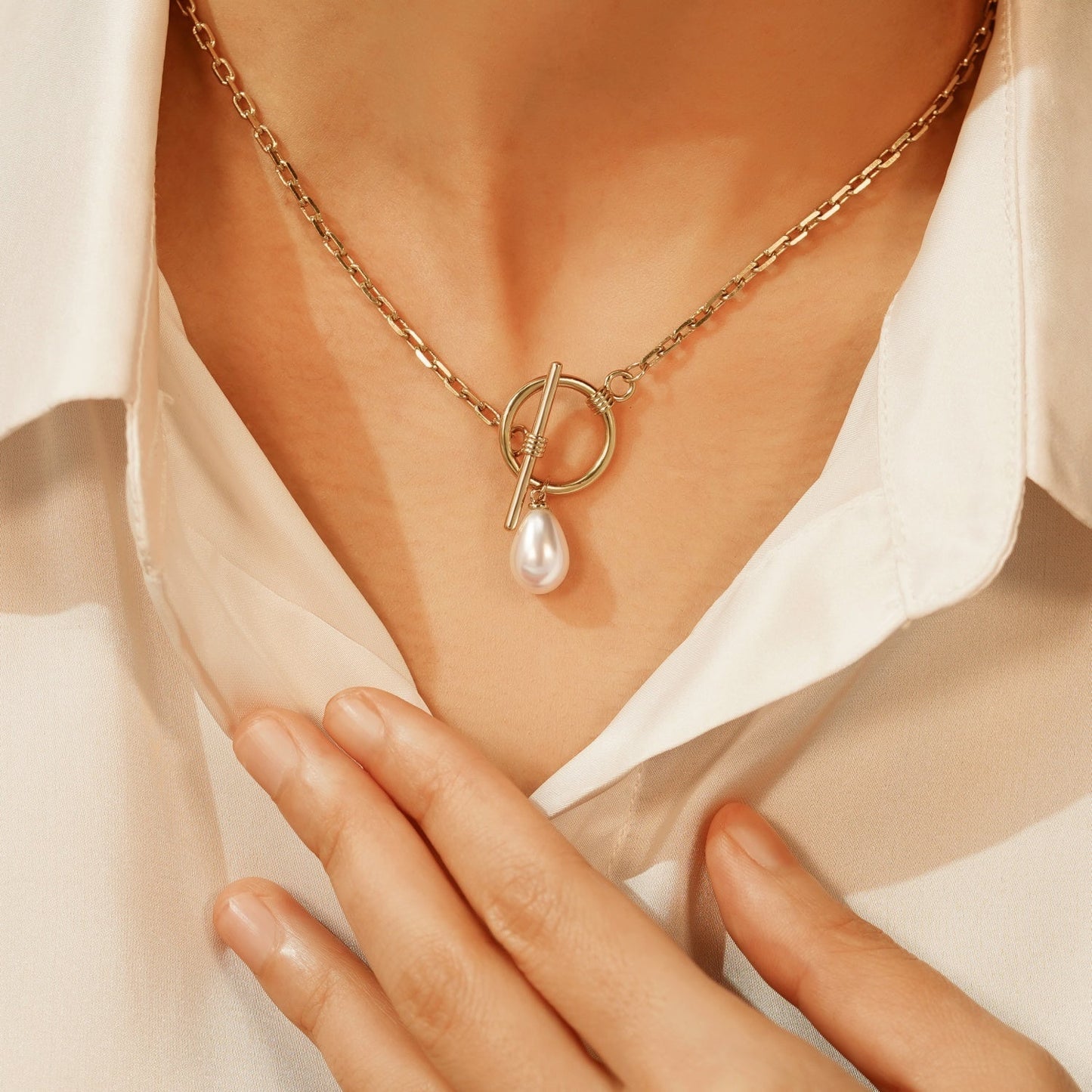 Drop Pearl Pendant Necklace