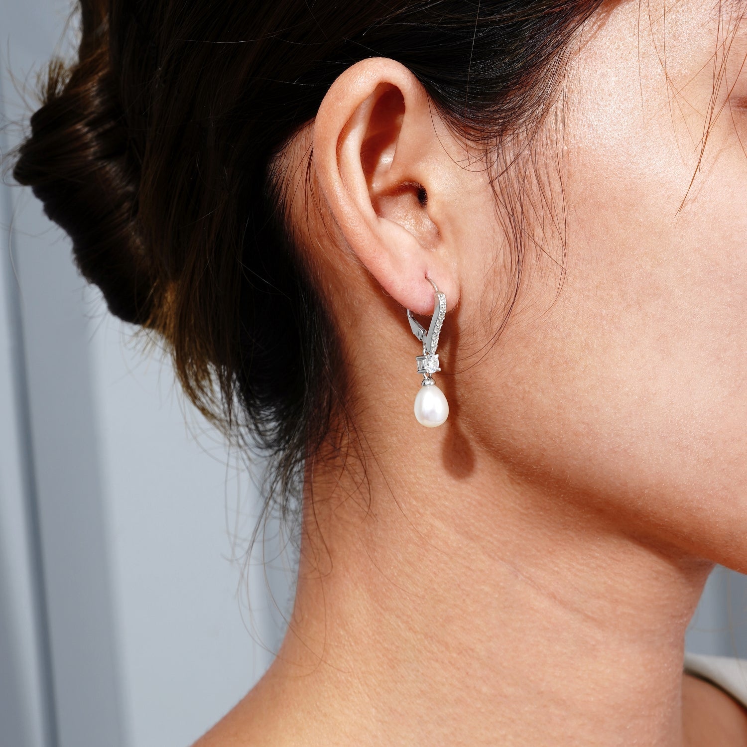 Pearl Drop Leverback Earrings JEE01796