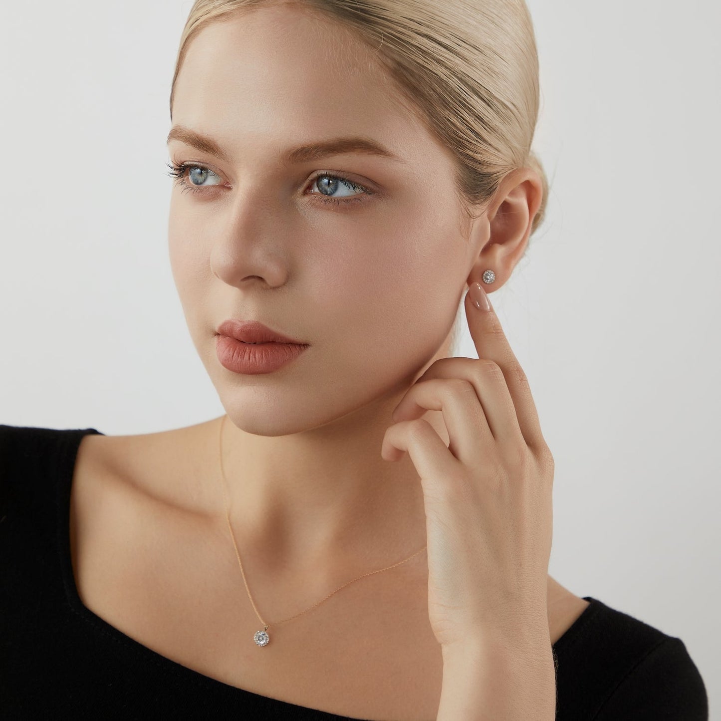 Choice of Carat Solid Gold Halo Pendant Necklace JEP27224