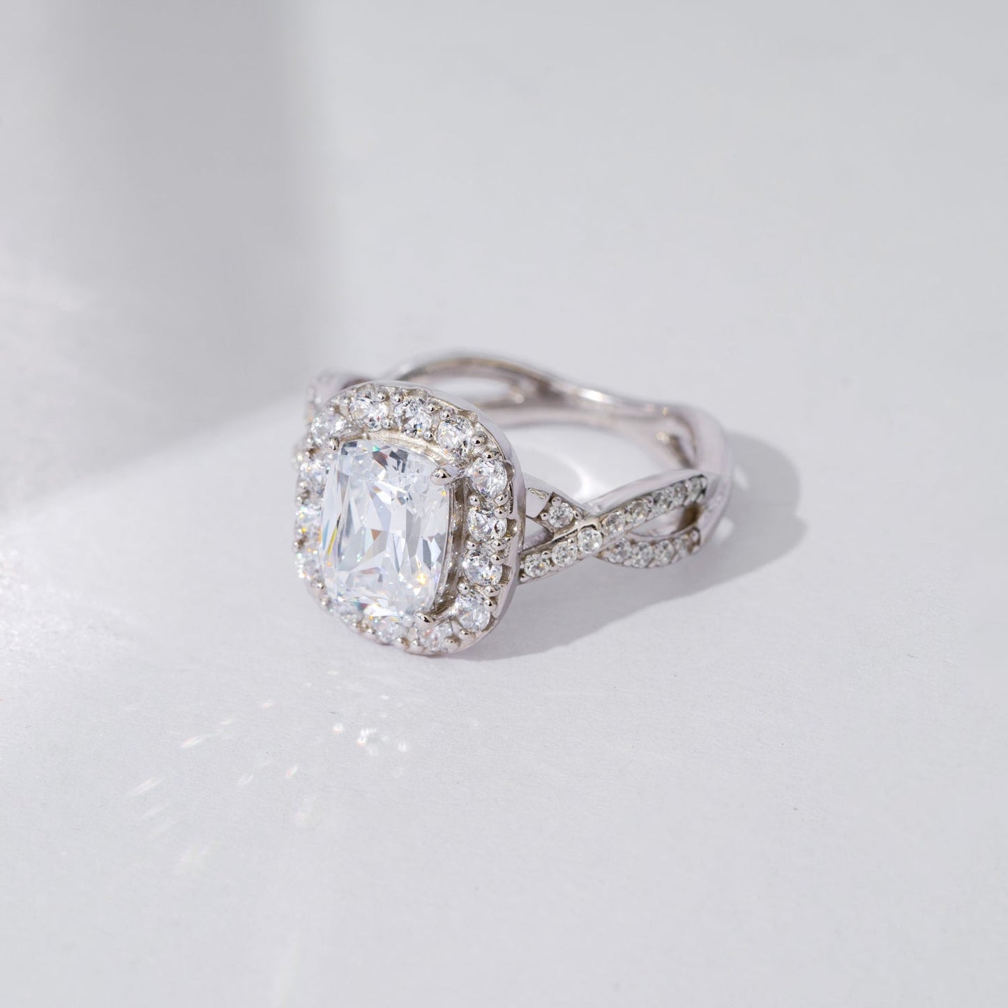 Oval Crossover Shank Halo Ring JER25937