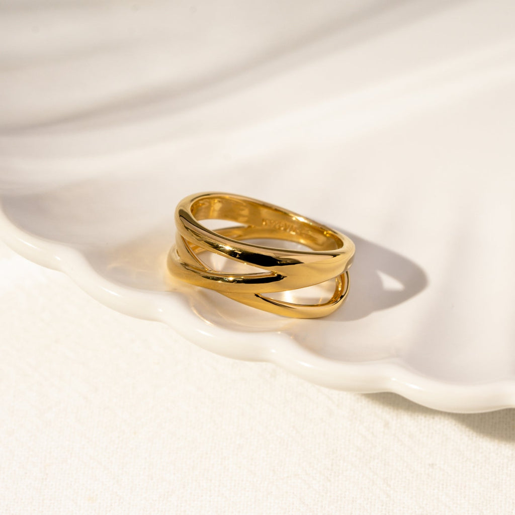 Free form Criss-cross Ring