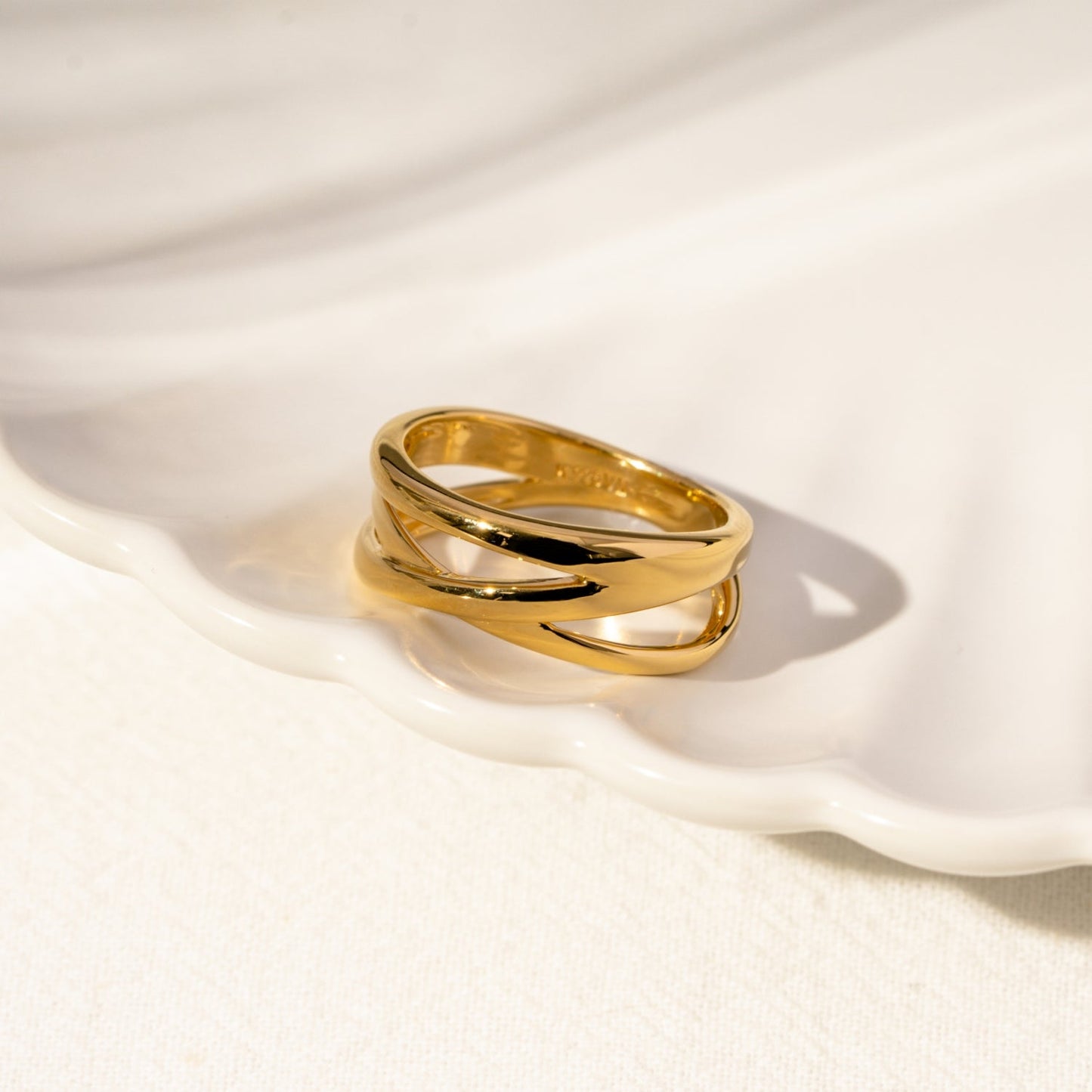 Free form Criss-cross Ring