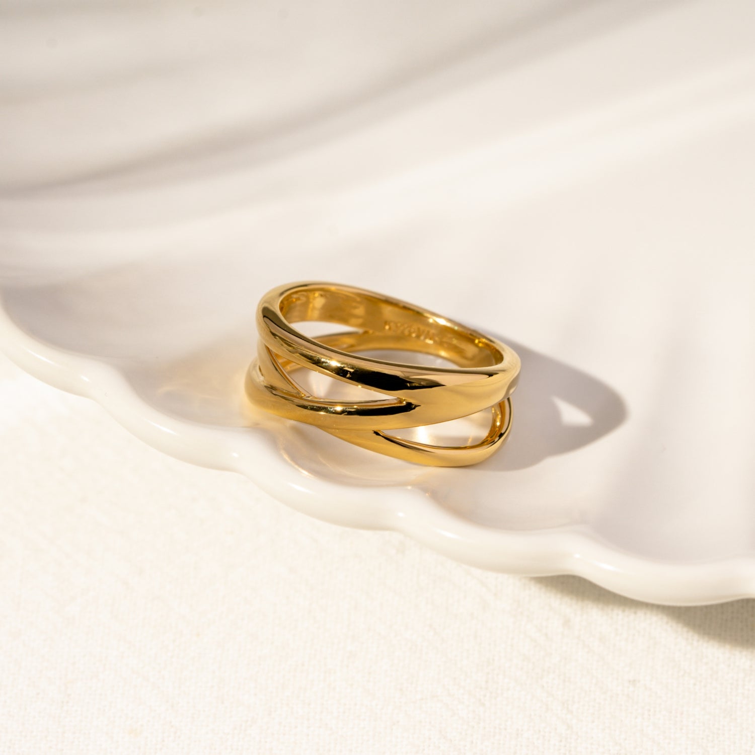 Free form Criss-cross Ring