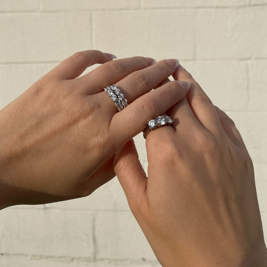 Round Cut 3-Stone Ring JER13204